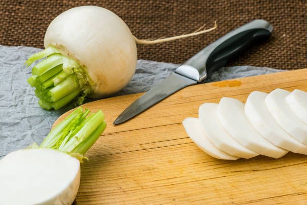 Chop the radish.