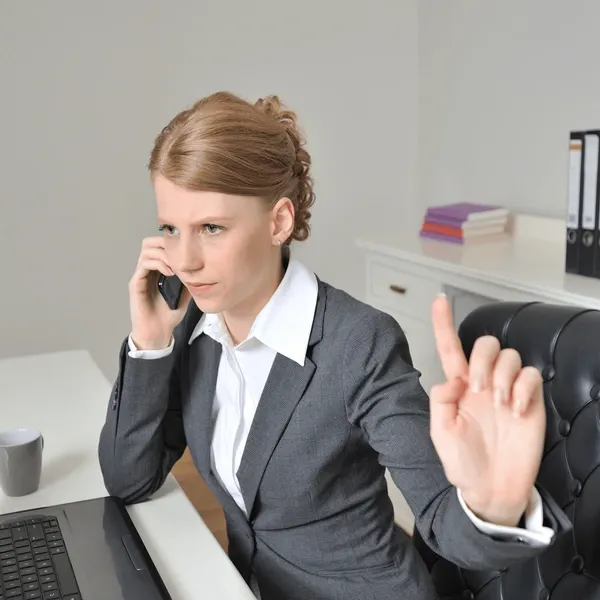 Nhấn để nghe Don’t interrupt.