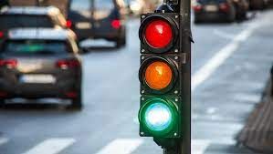  Let’s wait until the light turns green.