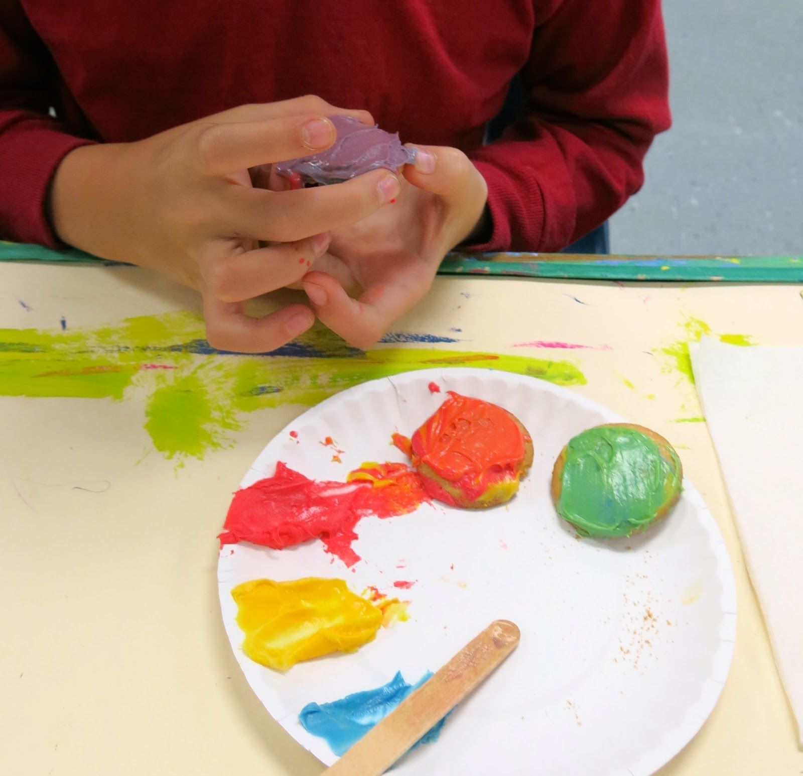  Mix the colors gently.