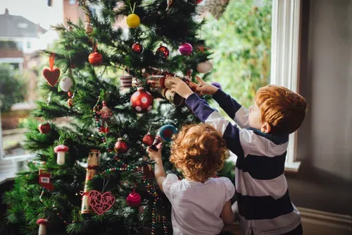 Put up the decorations 