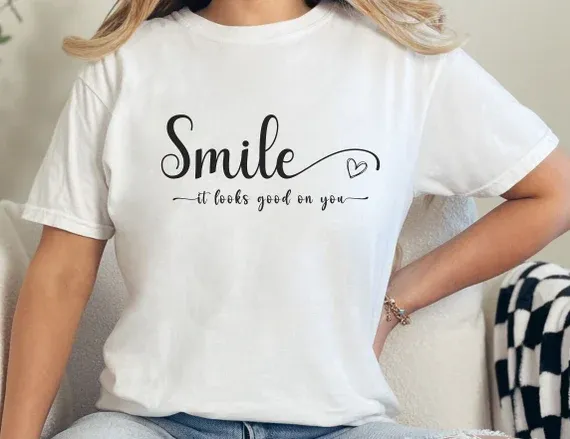 Nhấn để nghe This shirt looks nice on you.