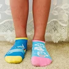 Nhấn để nghe Your socks don’t match!